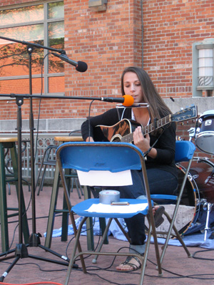 Sophomore Alyssa Hart plays guitar Sunday at WRGW's Student Showcase. Photo by Kenrda Poole.