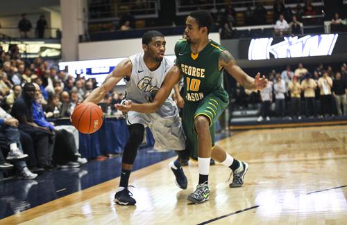 Graduate Guard Maurice Creek looks for a pass during the game against George Mason on Sunday. Creek led the Colonials to a 66-58 victory over the Patriots with 22 points. Cameron Lancaster | Assistant Photo Editor